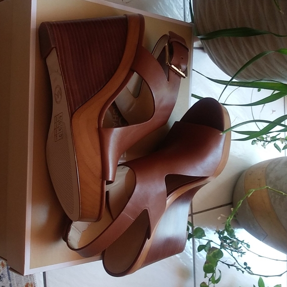 Michael Kors Joesphine Wedge Sandals - Picture 4 of 5